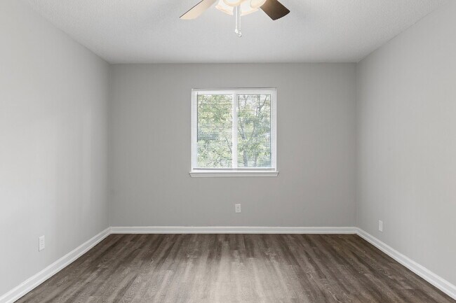 Building Photo - 105 P' Poole Ave #101: Red Bank 1Bed/1Bath Apartment w/ Laundry Units, Central AC, and Granite Co...