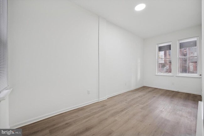 Building Photo - 1225 W Silver St