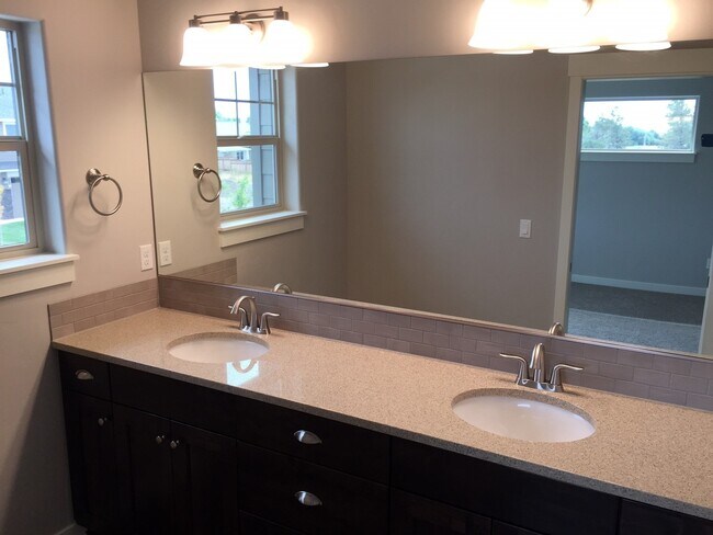 Building Photo - 3035 SW Black Butte Ln