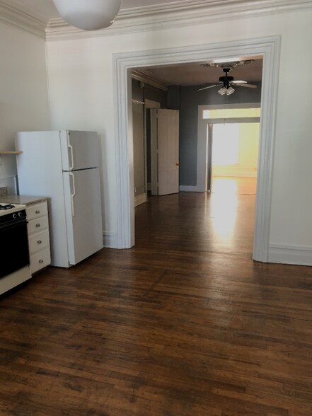 Building Photo - 346 S Rose St