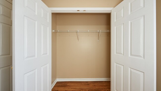 Building Photo - Now Showing: 2BR, 1 1/2BA condo