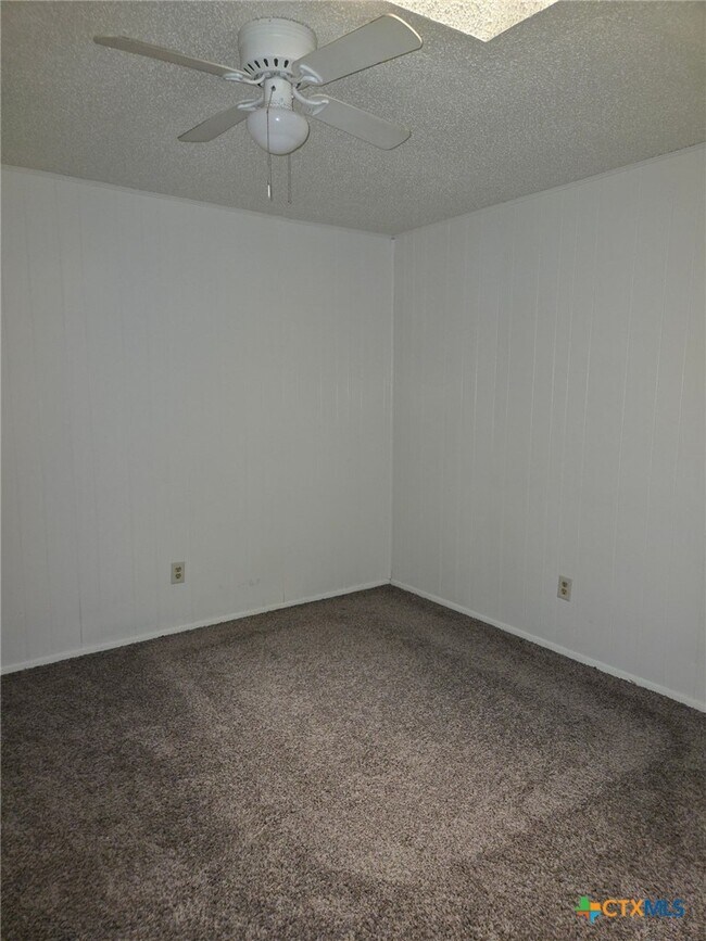 Building Photo - 601 Sunset Ln