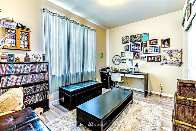 Building Photo - Beautiful Lakeland Hills Townhouse