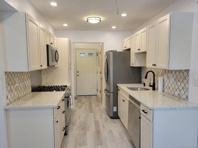 Building Photo - 100 Hillside Dr