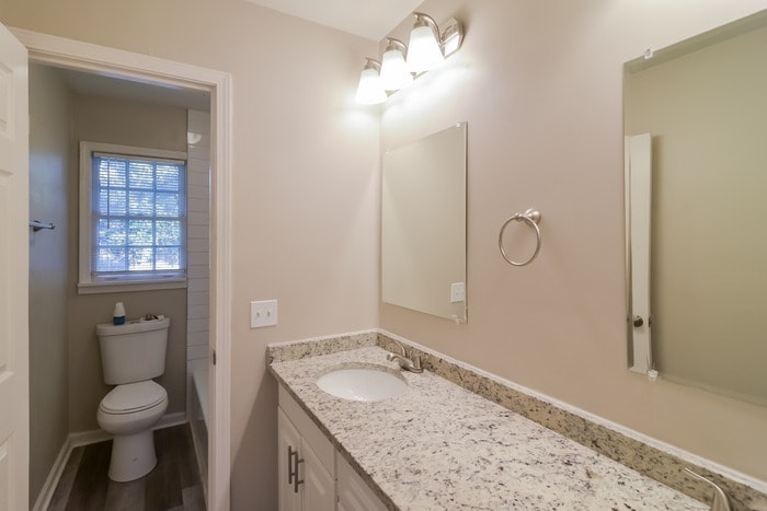 Building Photo - 553 E Moye Dr