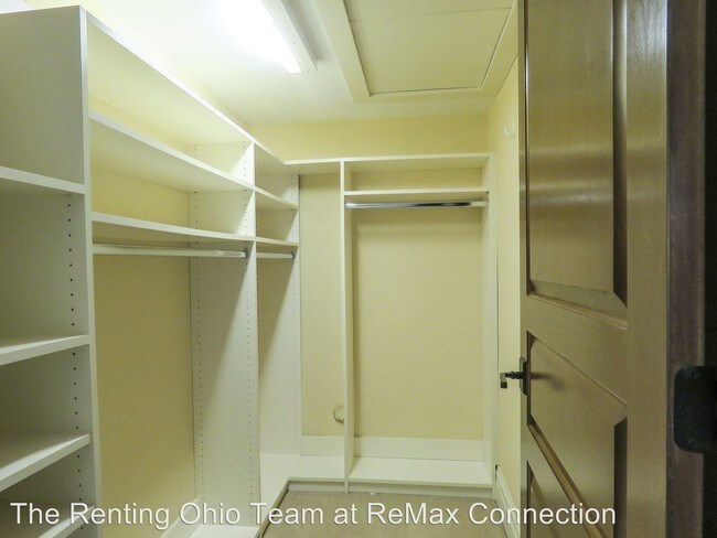 Building Photo - 166 E Gay St