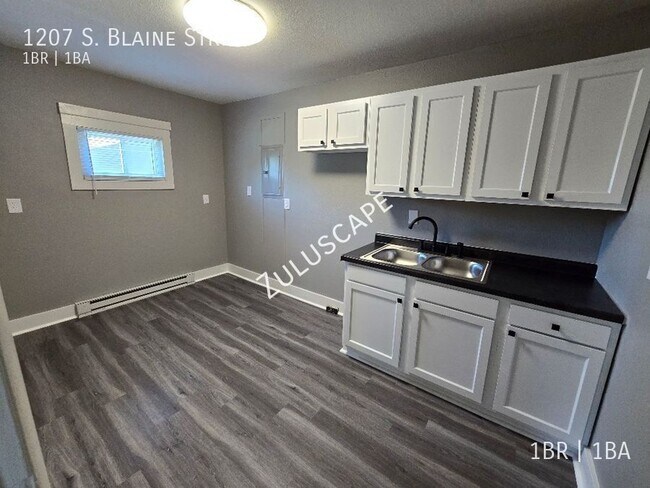 Building Photo - 1207 S Blaine St