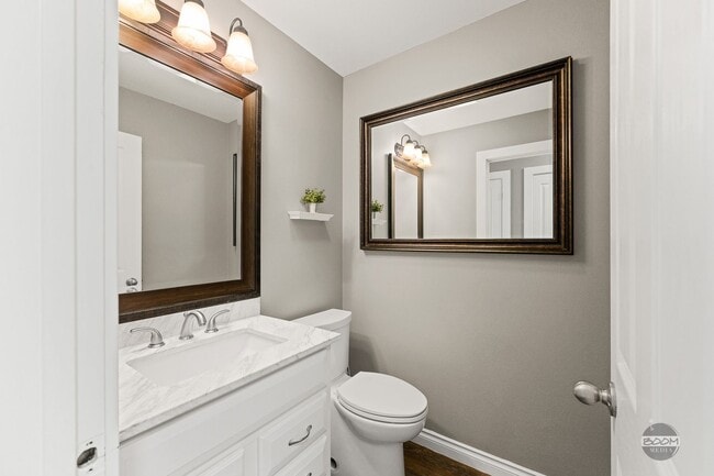 Building Photo - MUST SEE! | 4 BEDROOM 2.5 BATHROOM HOUSE |...