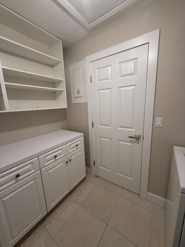 Building Photo - 3957 NW Cinnamon Tree Cir