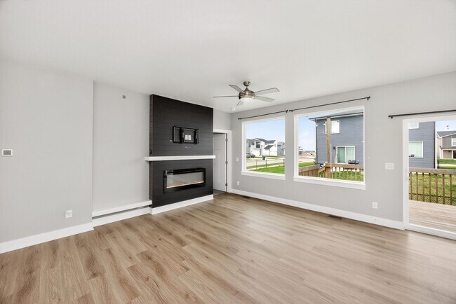 Building Photo - MODERN COMFORT!! 3 Bedroom, 2 Bathroom Home in Ankeny!