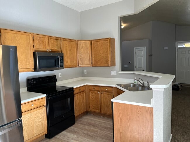 Building Photo - 12796 E Wyoming Pl