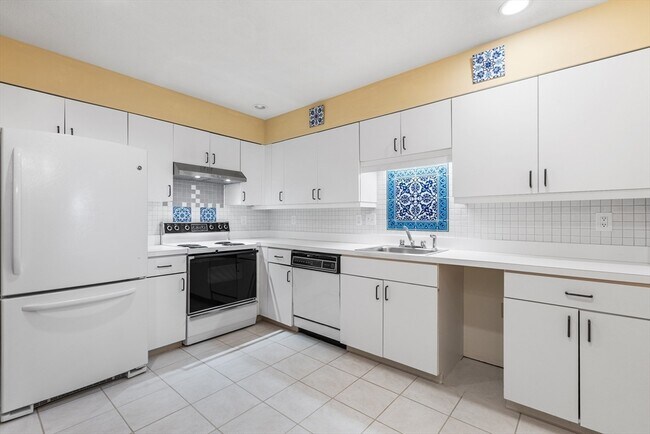 Building Photo - 50 Freedom Hollow