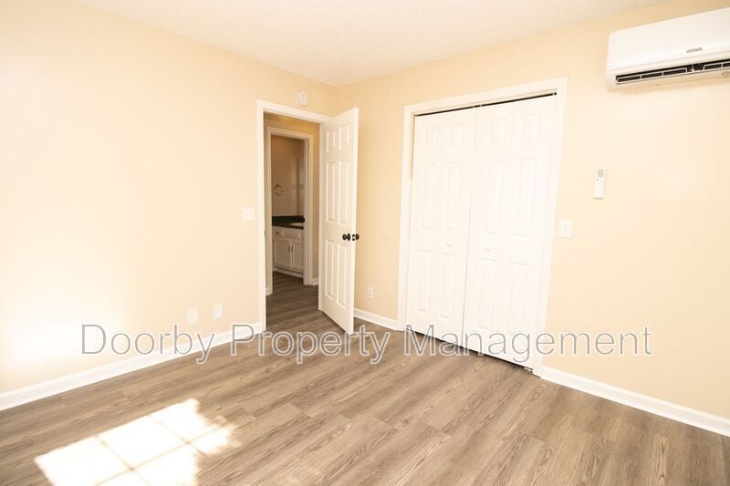 Building Photo - 2425 Ashmore Ave