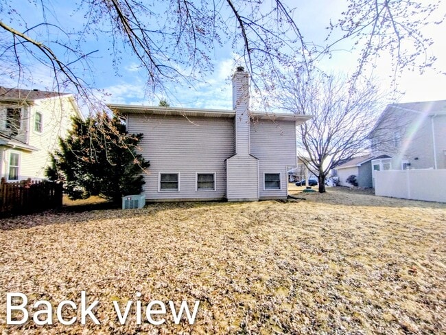 Building Photo - 267 Silverado St