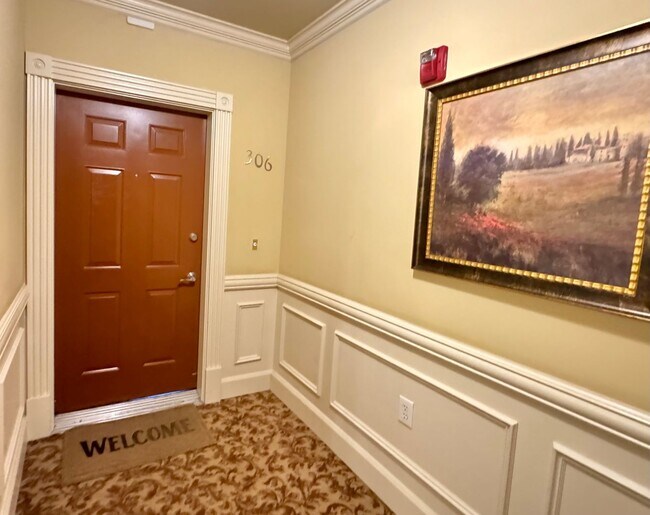 Building Photo - 2 Bedroom | 2 Bathroom Corner Unit Townhom...