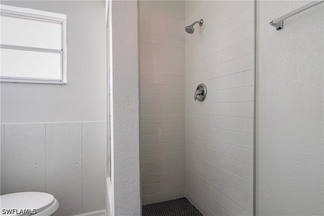 Building Photo - 2352 Sunnyview Dr