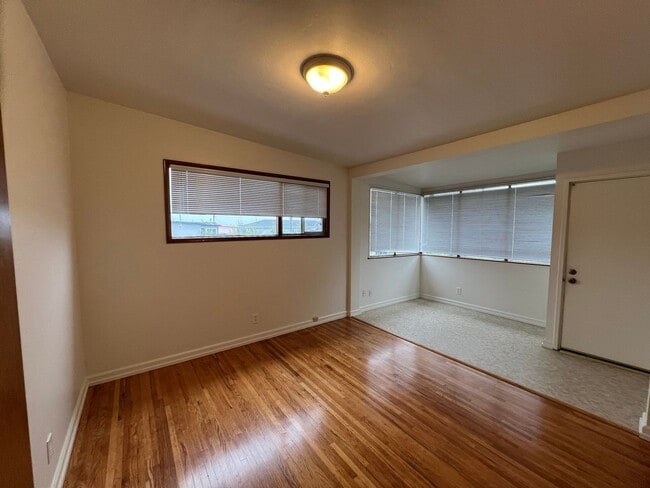 Building Photo - LSMCW421