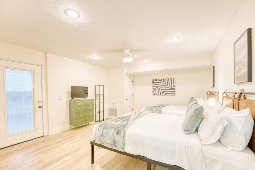 Building Photo - 1517 NW Bell Royal Ct