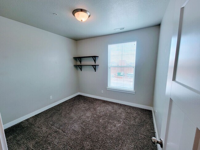 Building Photo - Gorgeous Modern Home!