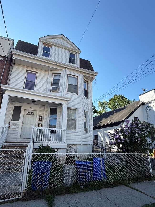 Building Photo - 115 Oraton St