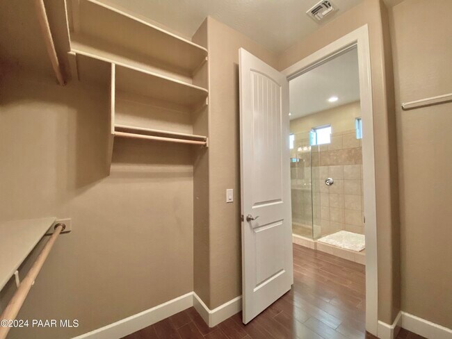 Building Photo - 1553 Range View Cir