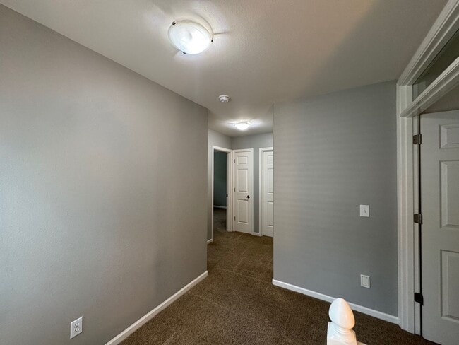 Building Photo - 3 Bed, 2.5 Bath Condo in Eagle River