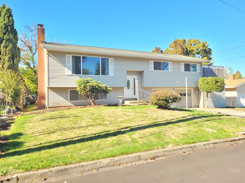 Building Photo - 5095 SW 163rd Ave