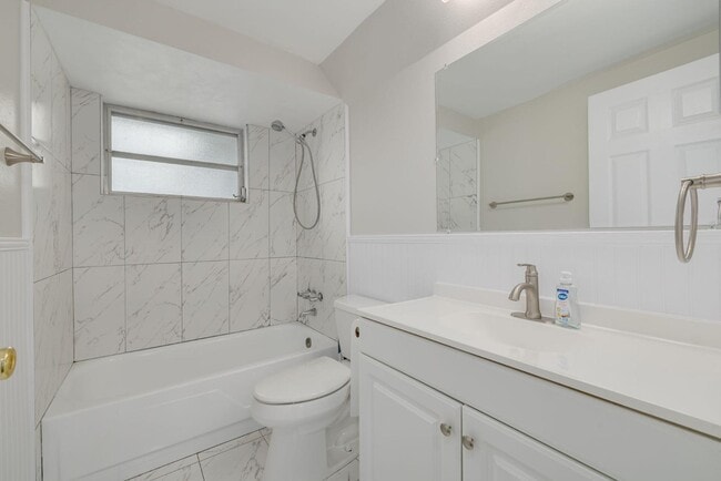 Building Photo - 5135 Cardiff Dr