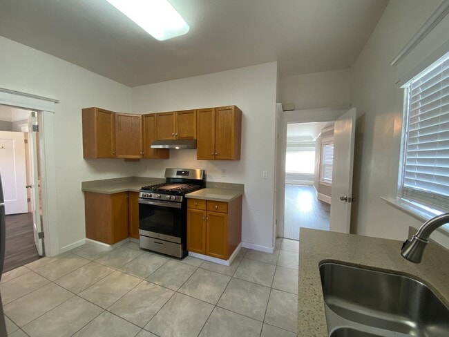 Building Photo - Gorgeous 2BR/1BA Home in Temescal, Great N Oakland Location