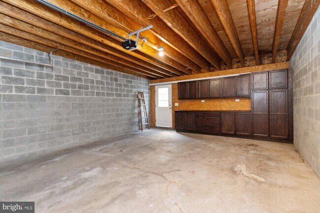 Building Photo - 1324 Race St