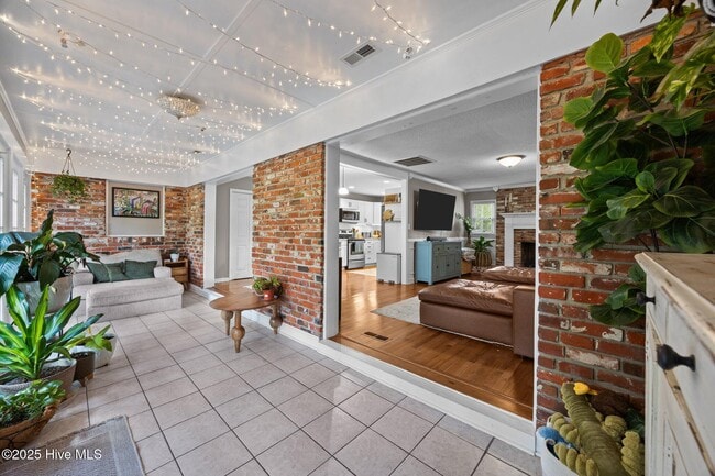 Building Photo - 206 Brentwood Ct