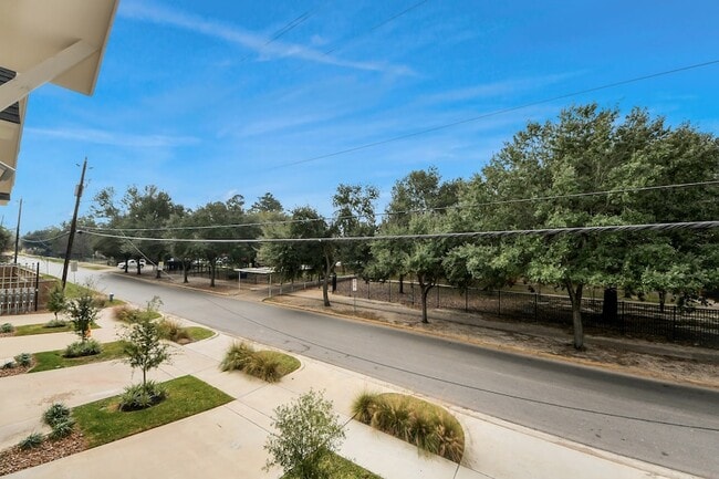 Building Photo - 6018 Knox St