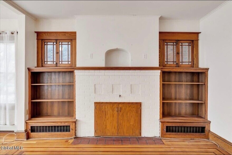 Building Photo - 4 Harris Ave