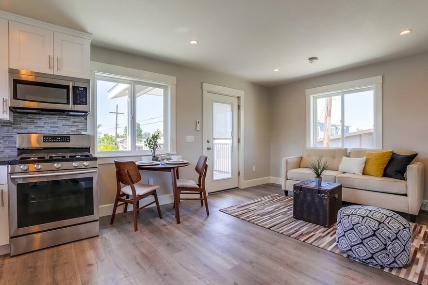 Living room - 4853 33rd St