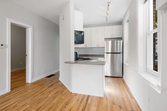 Building Photo - 1437 Superior-2F