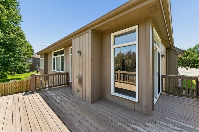 Building Photo - 4 Bedroom Elkhorn Ranch!