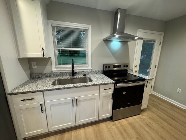 Building Photo - 4 Bed, 2.5 Bath with Park Access in the perfect location in Nicholasville! Stainless Steel Applia...