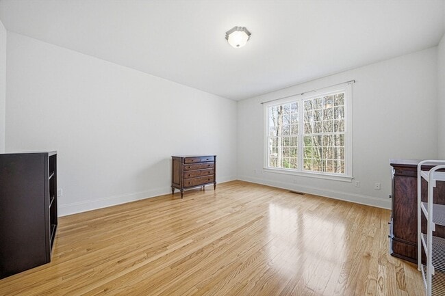 Building Photo - 9 Overlook Rd