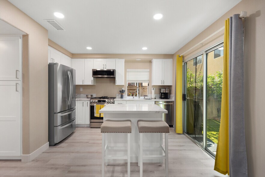 Building Photo - 2 Piccadilly Ct