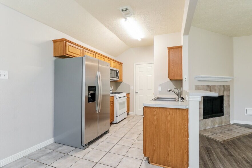 Building Photo - 4915 Tealgate Dr