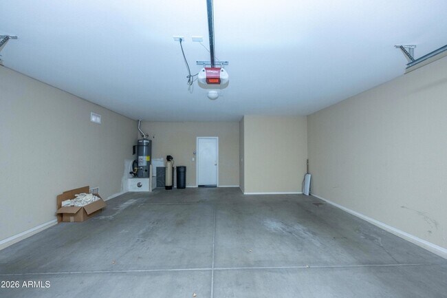 Building Photo - 2023 W Shackleton Dr