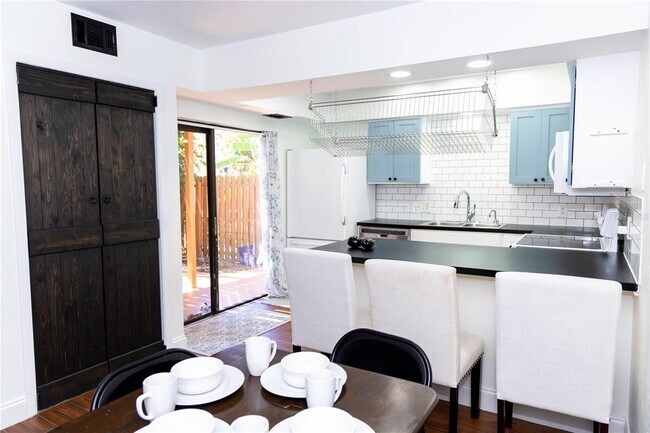 Building Photo - 1794 S Park Ave