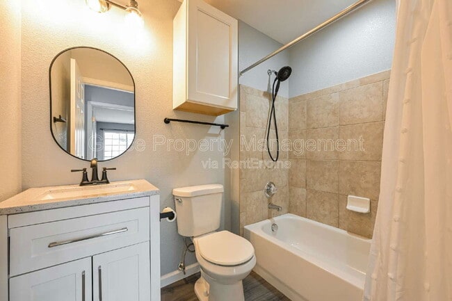 Building Photo - 17071 Knollside Ave