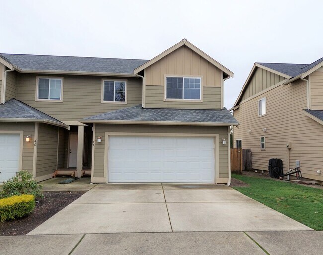 Building Photo - 2200 Greenview Cir