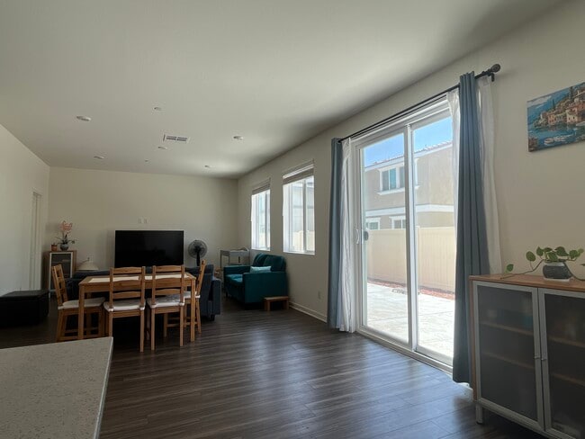 Building Photo - 24943 Dassault Ct