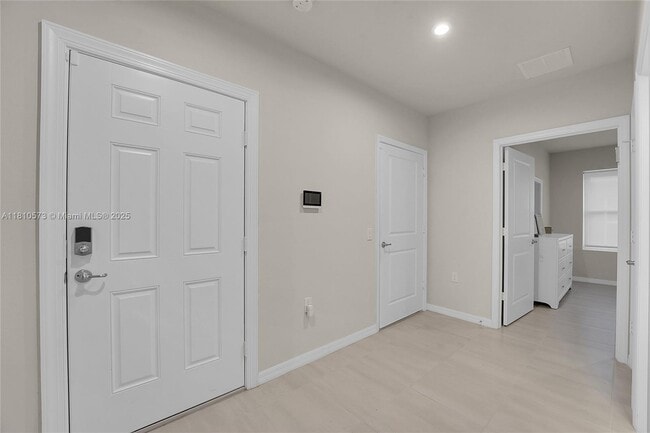 Building Photo - 3705 Bennington Ln