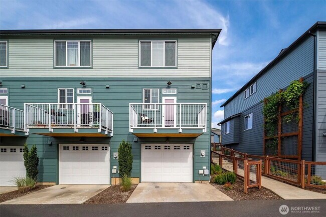 Building Photo - Modern 2-Bed, 2.5-Bath in Prime Location -...