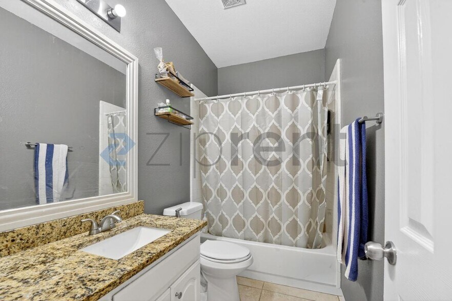 Building Photo - Unit