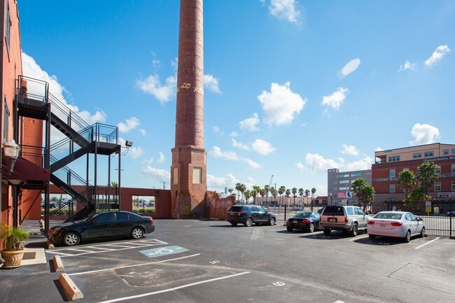 Building Photo - 104 Moody Ave