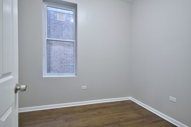 Building Photo - 4105 W 21st Pl